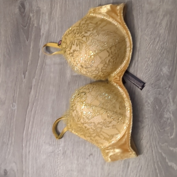 Victoria's Secret Other - Victoria's secret very sexy push up wired bra size 34B